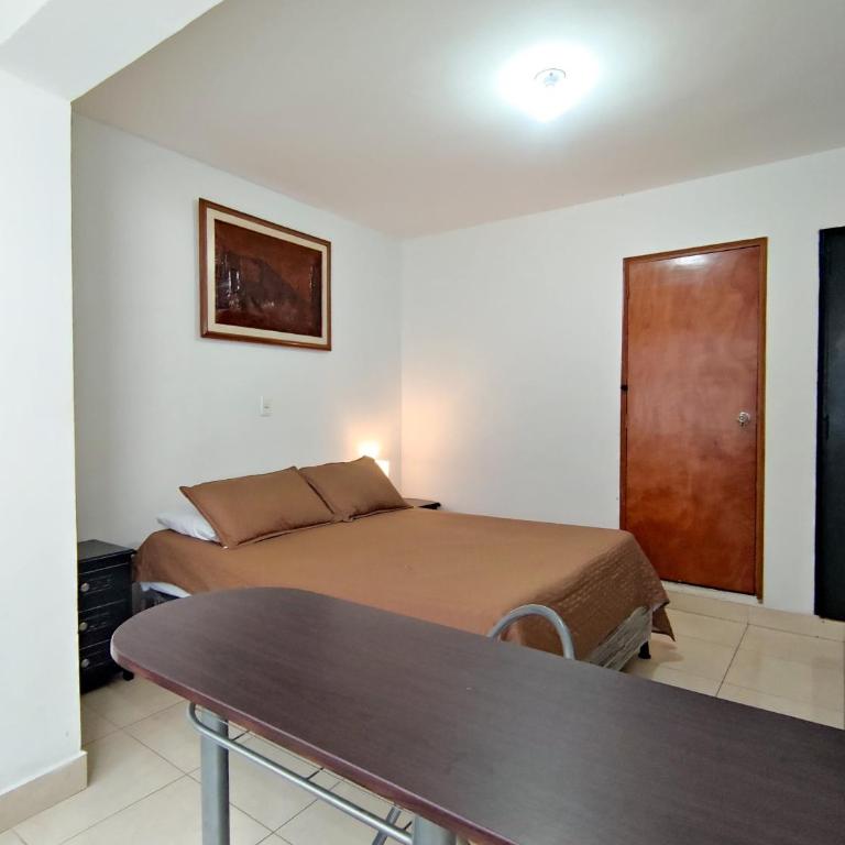 Hostal Casa Coliving Medellin - Double Room with Private Bathroom - 2