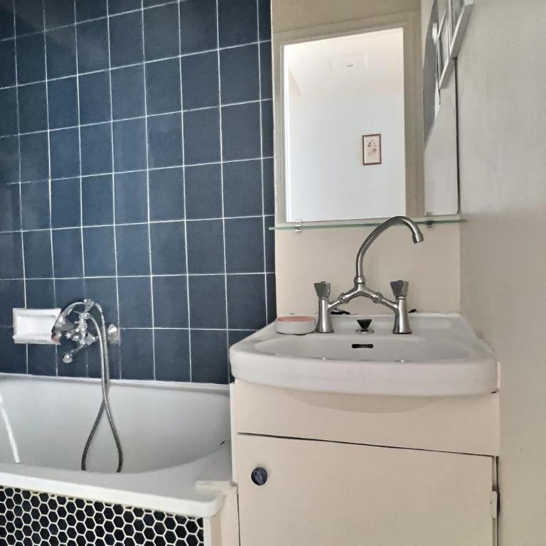 Bright 28m apartment in the old Halles district - Appartement - 7