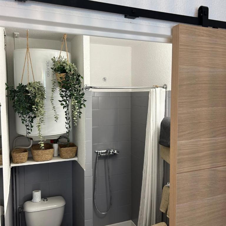 Studio lumineux à 120 M de la plage du centre ville - Appartement 1 Chambre - 9