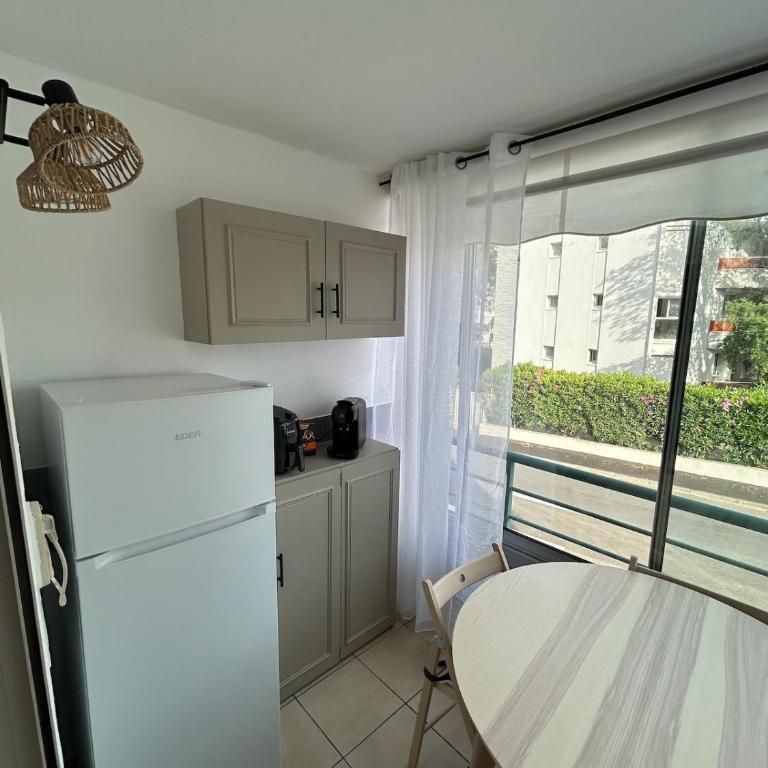 Studio lumineux à 120 M de la plage du centre ville - Appartement 1 Chambre - 11