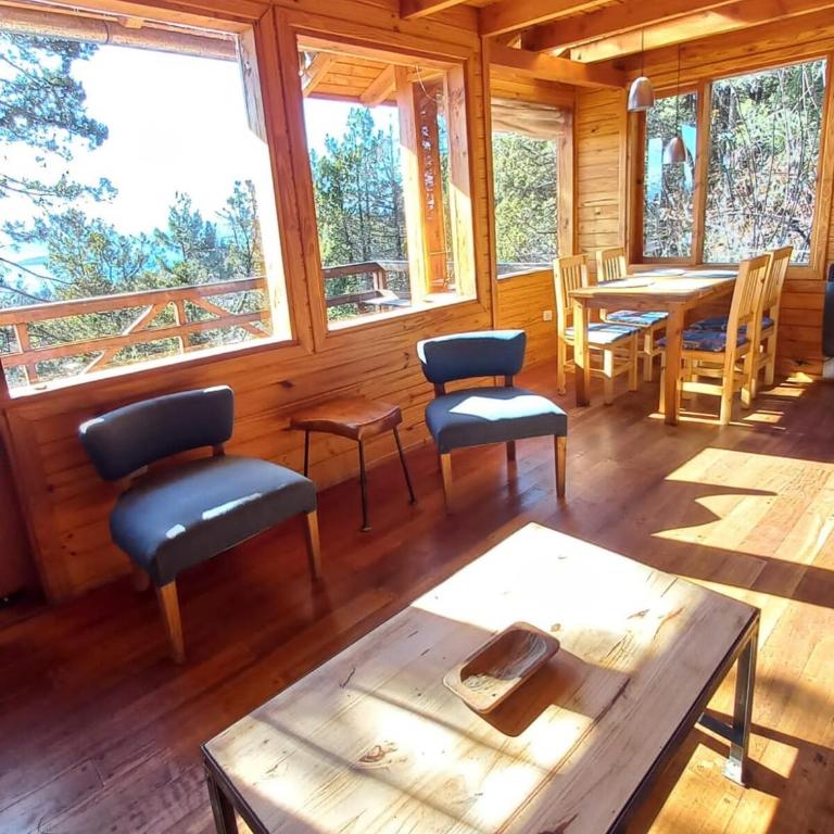 Refugio de bosque con jacuzzi en terraza y vista panorámica al lago - Casa de 2 dormitorios - 22