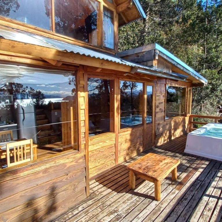 Refugio de bosque con jacuzzi en terraza y vista panorámica al lago - Casa de 2 dormitorios - 2