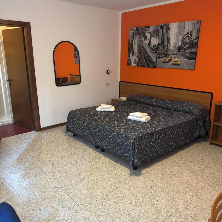Hotel Benacus - Camera Matrimoniale Economy - 5