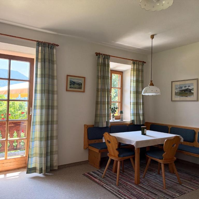 Gästehaus Hausenbauer - Apartment mit Blick auf die Berge - 2