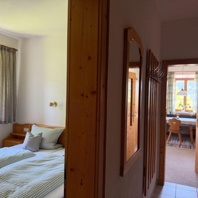 Gästehaus Hausenbauer - Apartment mit Blick auf die Berge - 5