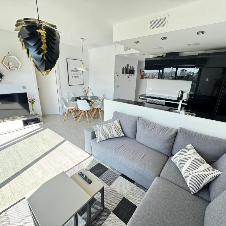Fun Holiday Apartment Punta Prima - Three-Bedroom Apartment - 6