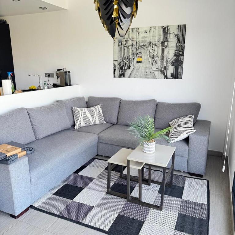 Fun Holiday Apartment Punta Prima - Three-Bedroom Apartment - 3