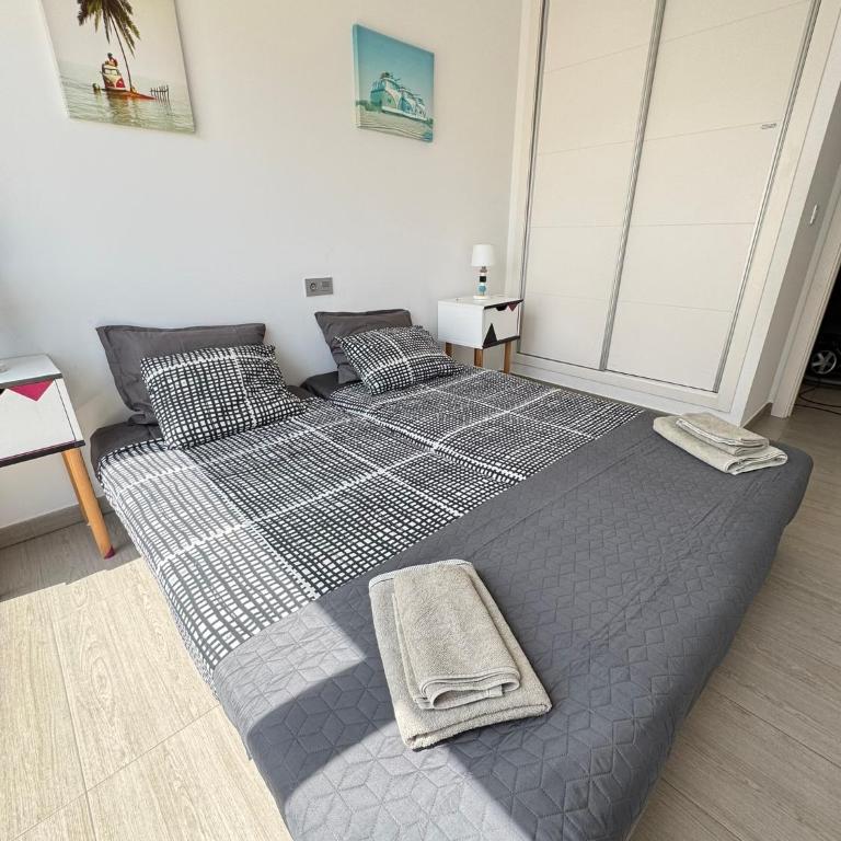 Fun Holiday Apartment Punta Prima - Three-Bedroom Apartment - 13