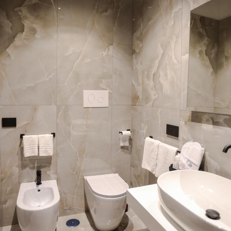 LUNA Gallery Suites - Superior Double Room - 4