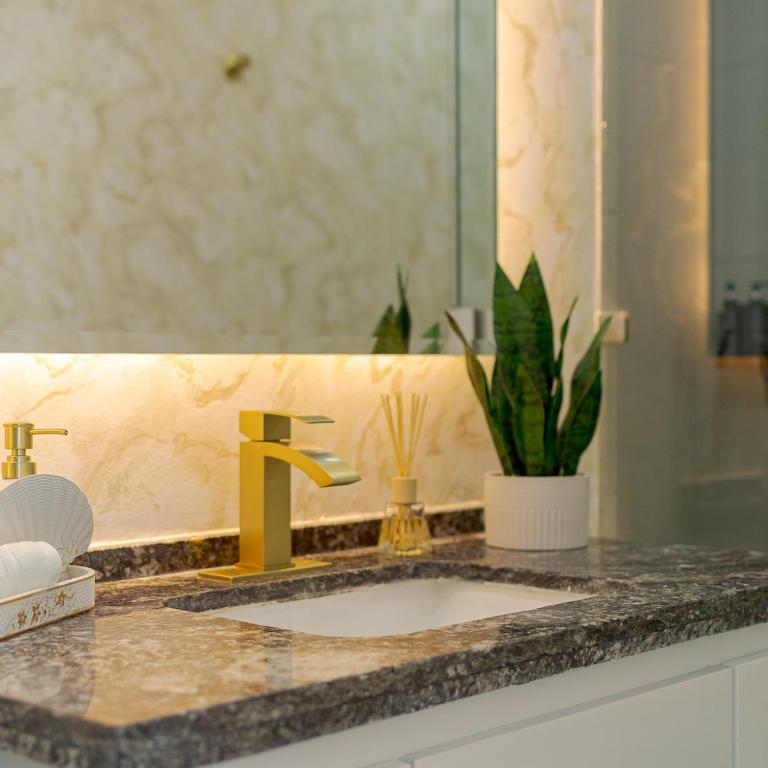 Luxury Ocean View Apartment Building H2 - Hyatt - Three-Bedroom Apartment - 43