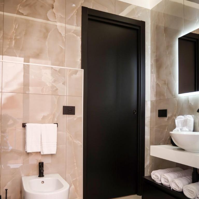 LUNA Gallery Suites - Deluxe Family Room - 1