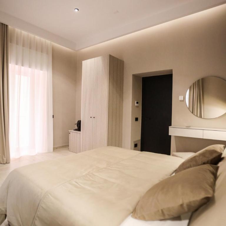 LUNA Gallery Suites - Deluxe Family Room - 2