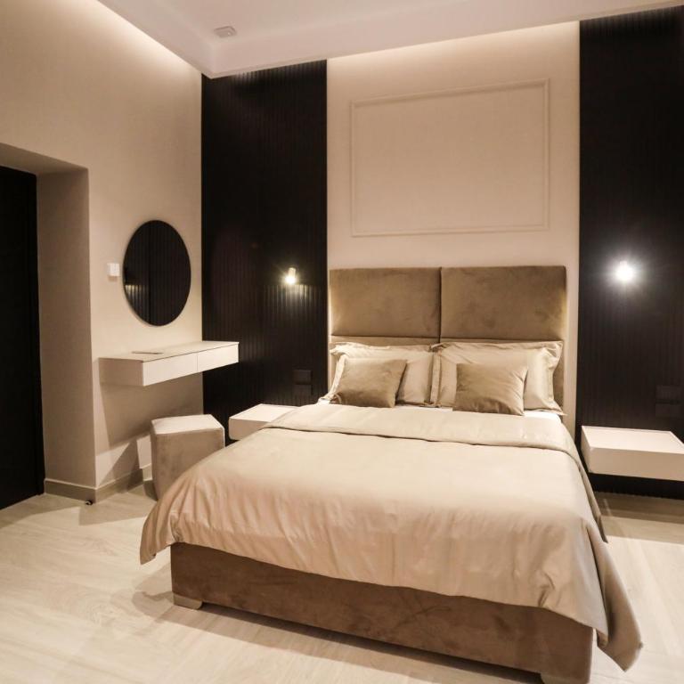 LUNA Gallery Suites - Deluxe Family Room - 3
