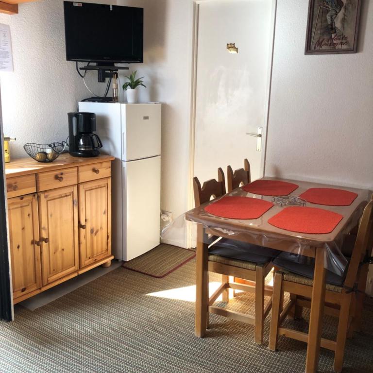 Appartement Balcon piscine tennis vue Montagne - Apartamento de 2 dormitorios con balcón - 10