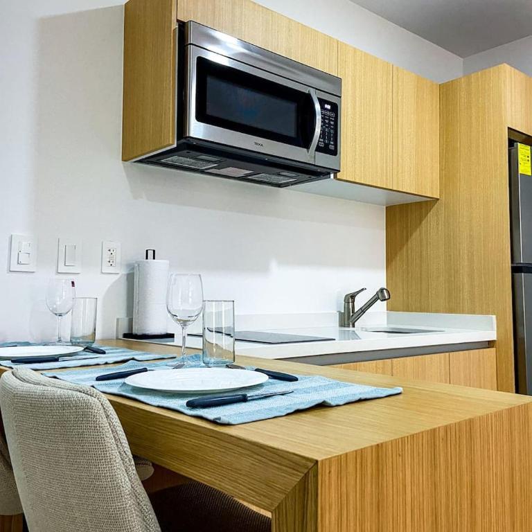 Downtown Playa Studio with Rooftop Pool Steps to Everything - Apartamento - 8