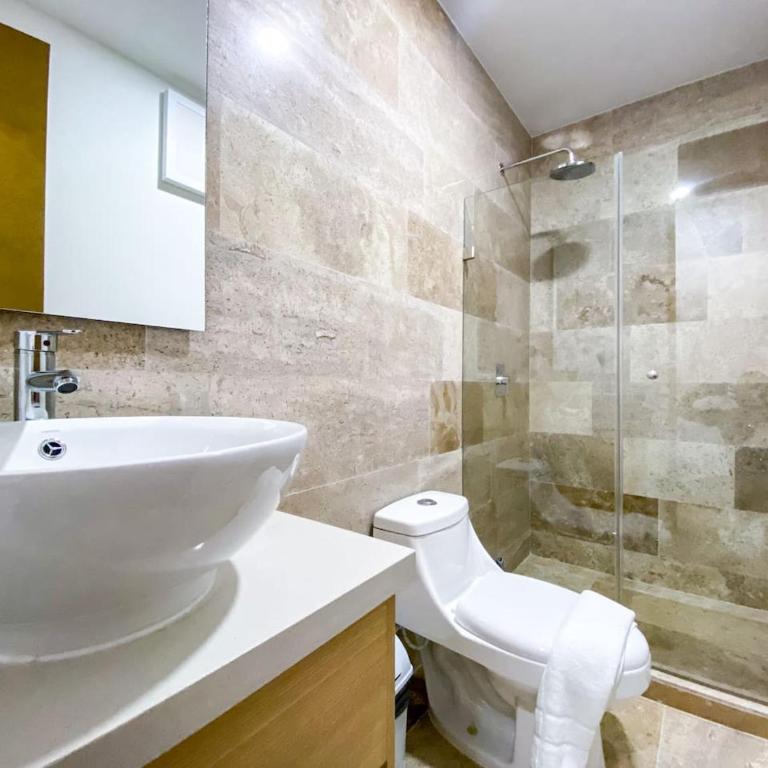 Downtown Playa Studio with Rooftop Pool Steps to Everything - Apartamento - 25