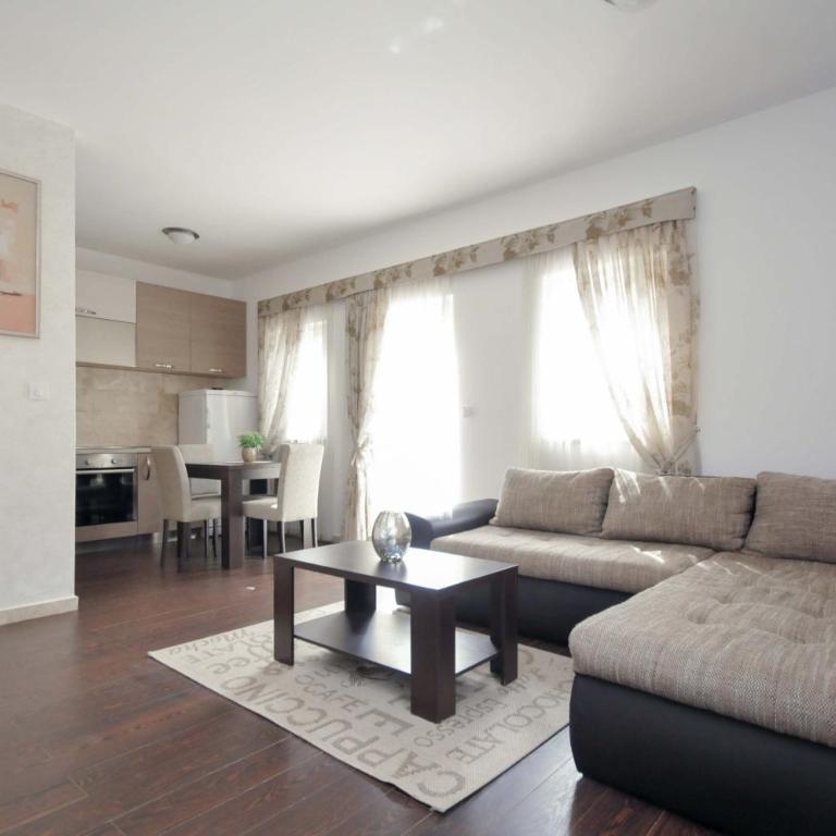 Seaside Apartments Petrovac - One-Bedroom Apartment with Balcony - 3