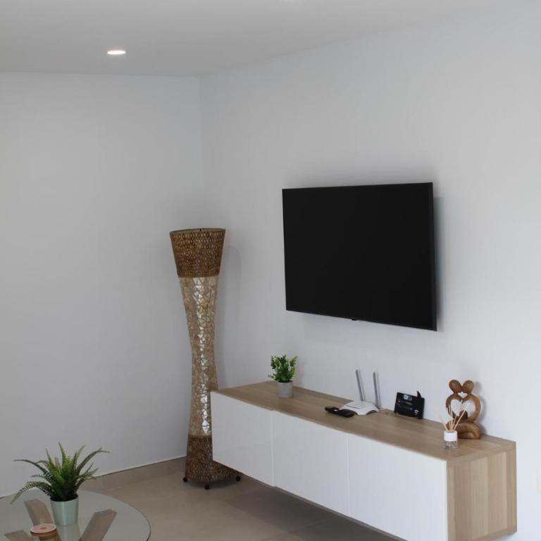 Nicole Home - Two-Bedroom Apartment - 24