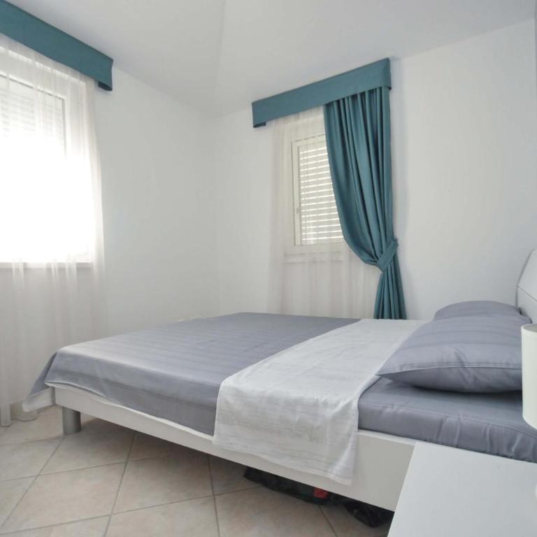 Seaside Apartments Petrovac - One-Bedroom Apartment with Sea View - 7