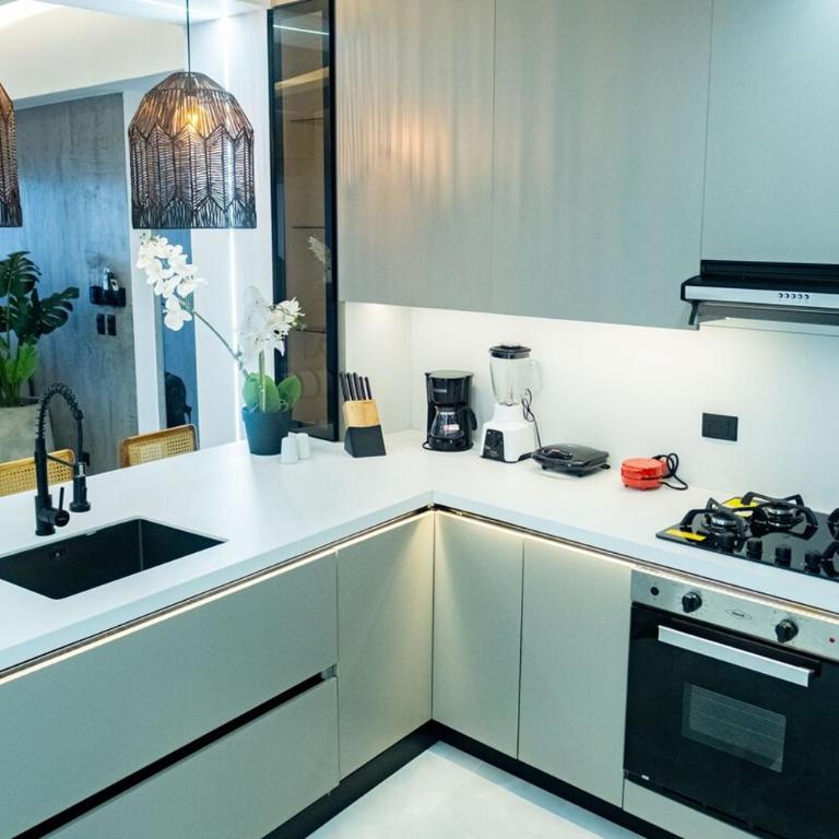 Luxury Apartment BayView Jacuzzi Guestfriendly - Apartment with View and Balcony - 11