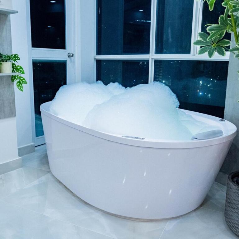 Luxury Apartment BayView Jacuzzi Guestfriendly - Apartment with View and Balcony - 20