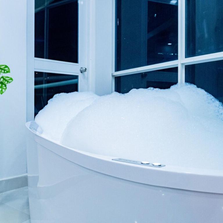 Luxury Apartment BayView Jacuzzi Guestfriendly - Apartment with View and Balcony - 48