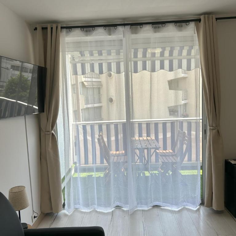 Riviera Retreat - Steps to Beach & Shops, Balcony & AC - Appartement 1 Chambre - 11