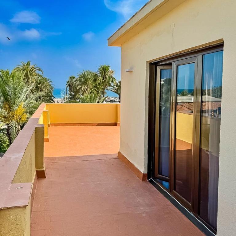 APARTBEACH ATICO SALOU y VISTAS CLUB NAUTICO - Apartamento - 3