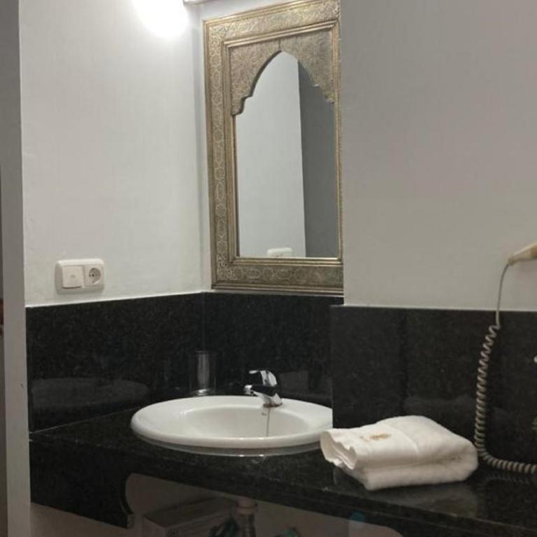 ADANAR Muralla Zirí Centro Premium - Apartment with Disability Access and Spa Bath - 3