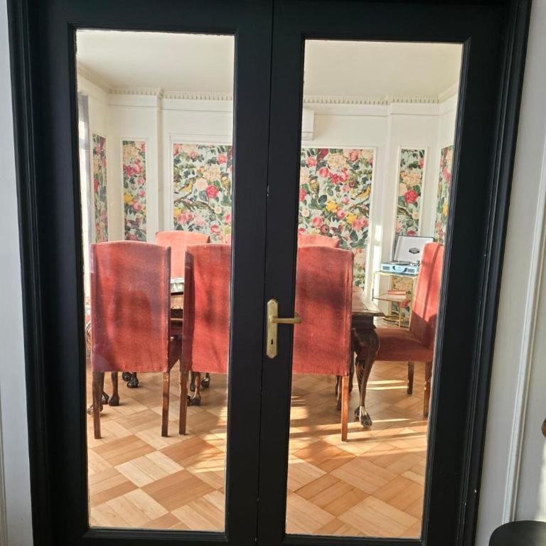 Casa Mallku - Three-Bedroom Apartment with Park View - 12