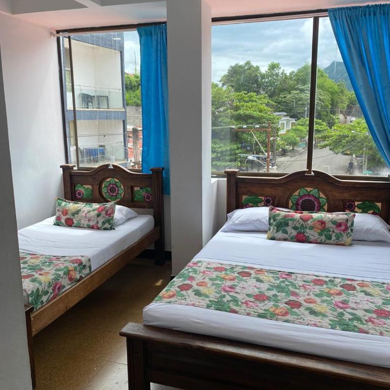 Hotel La Popa Honda Tolima - Family Room with Private Bathroom - 3