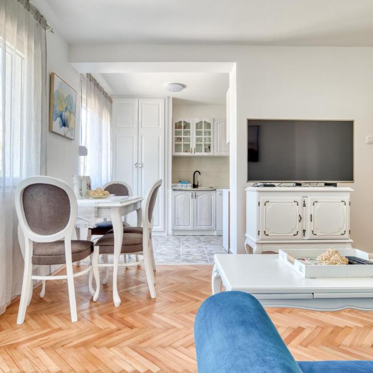 Apartment Seaside - Two-Bedroom Apartment - 8