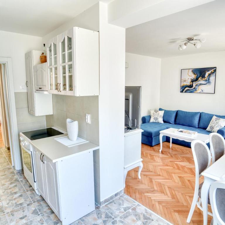 Apartment Seaside - Two-Bedroom Apartment - 9
