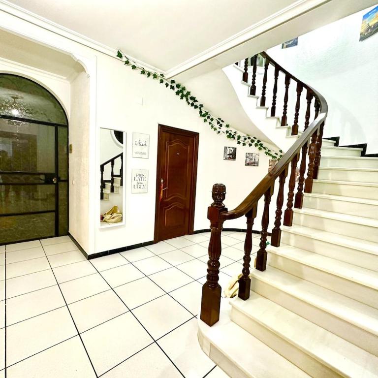 9 Rooms - Yellow House - Casa - 3