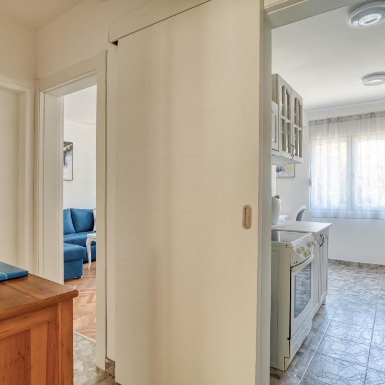 Apartment Seaside - Two-Bedroom Apartment - 28