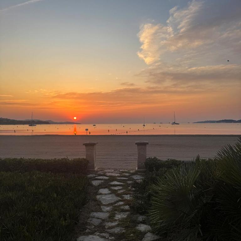 Port Grimaud - Superbe Studio 40 M2 - Accès plage - Monolocale con Vista Mare - 2