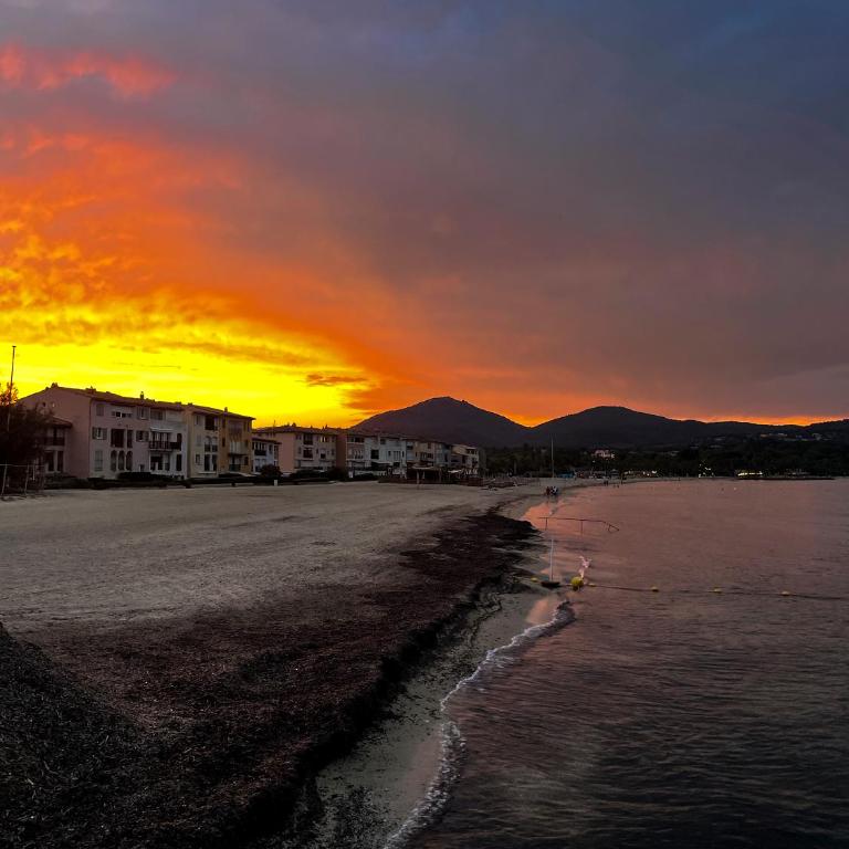 Port Grimaud - Superbe Studio 40 M2 - Accès plage - Monolocale con Vista Mare - 33