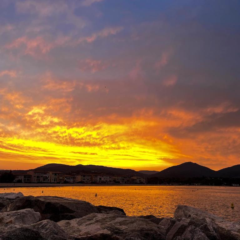 Port Grimaud - Superbe Studio 40 M2 - Accès plage - Monolocale con Vista Mare - 32