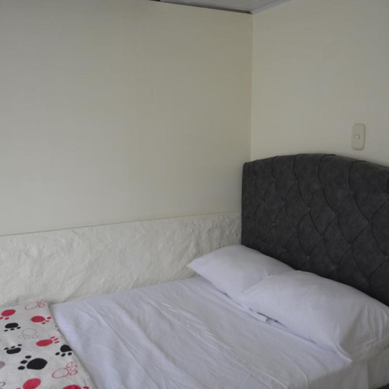 Casa Hotel Descanso Quindiano - Three-Bedroom Standard Apartment - 12