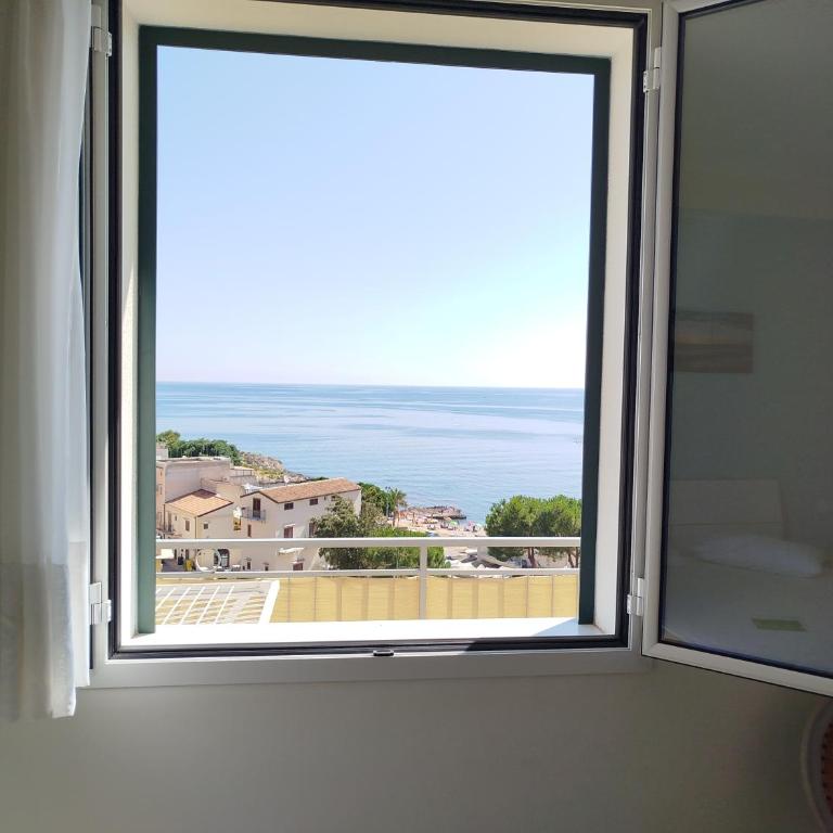 Le finestre sul mare - Two-Bedroom Apartment - 52