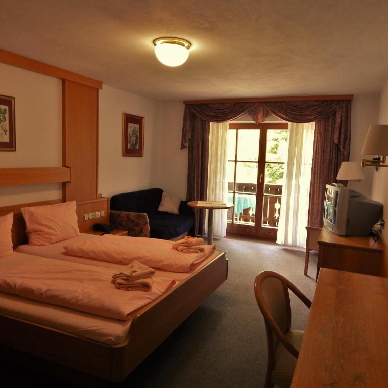 Hotel Königsseer Hof - Dreibettzimmer mit Balkon und Bergblick - 4