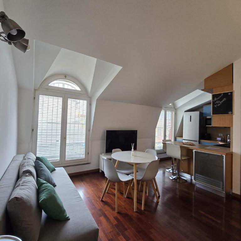 Urban Attic Isola District - Appartamento con 2 Camere da Letto - 1