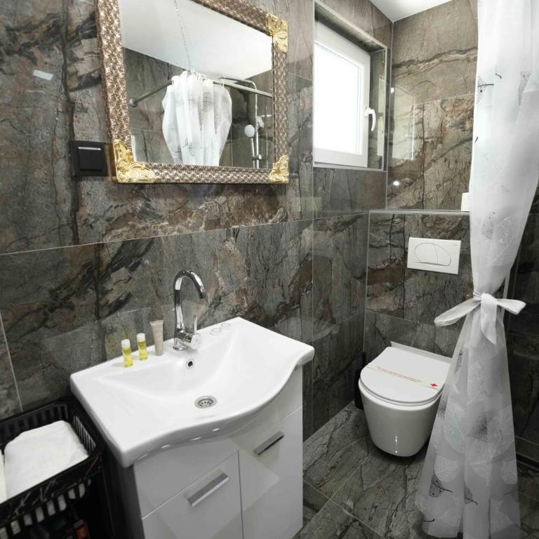 Apartmani M&DŽ Bihać - Three-Bedroom Deluxe Apartment - 7