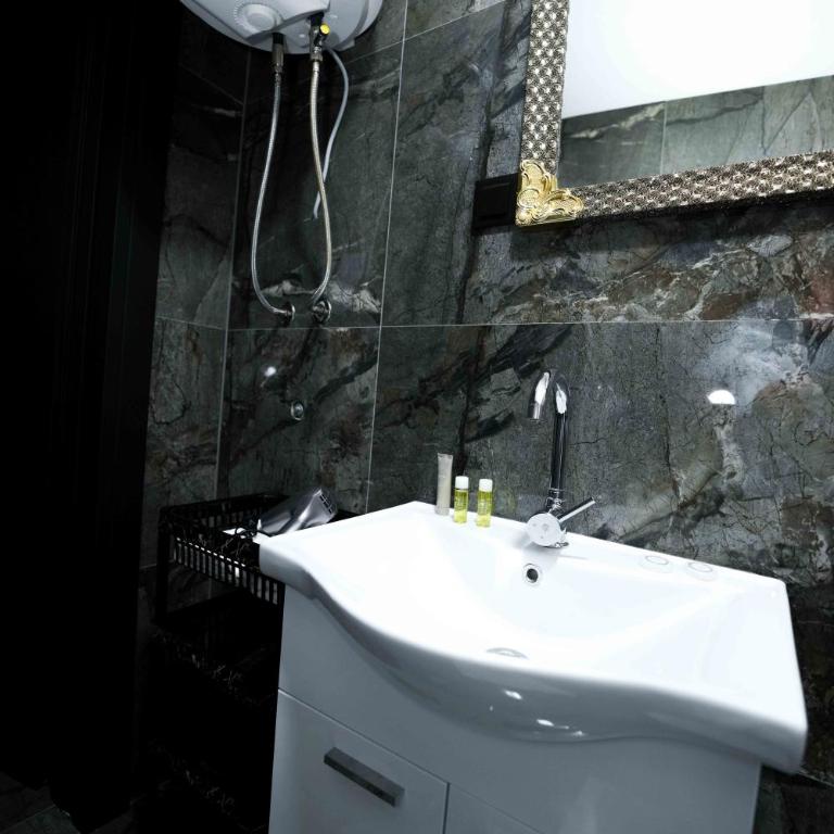 Apartmani M&DŽ Bihać - Three-Bedroom Deluxe Apartment - 10