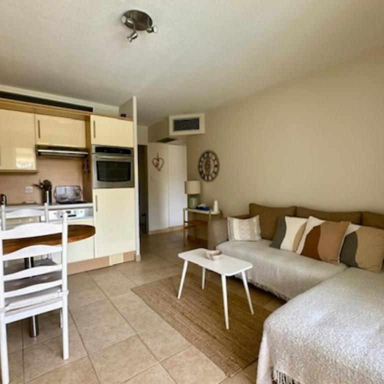 Renovated apartment with balcony - Appartamento - 5