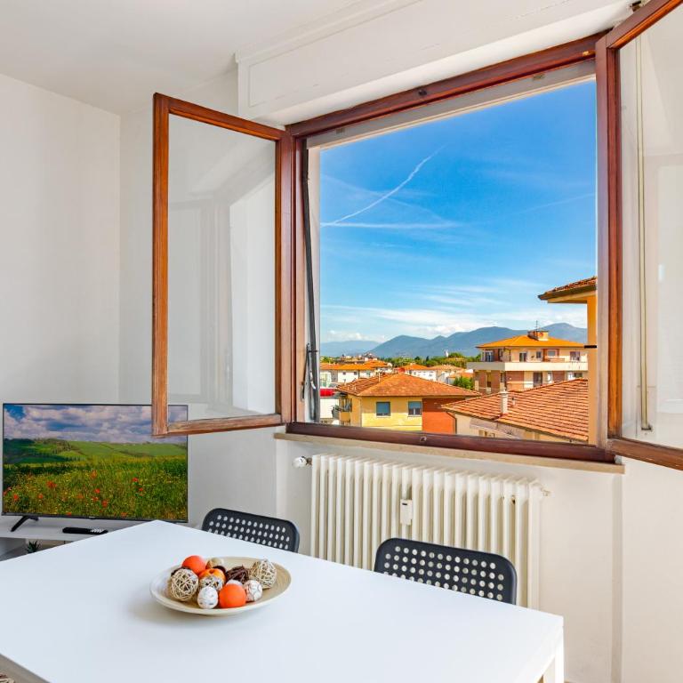 lnd 15- Attico 2 camere balcone parcheggi gratis ascensore - Appartamento con 1 Camera da Letto - 1