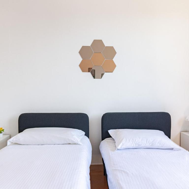 lnd 15- Attico 2 camere balcone parcheggi gratis ascensore - Appartamento con 1 Camera da Letto - 6