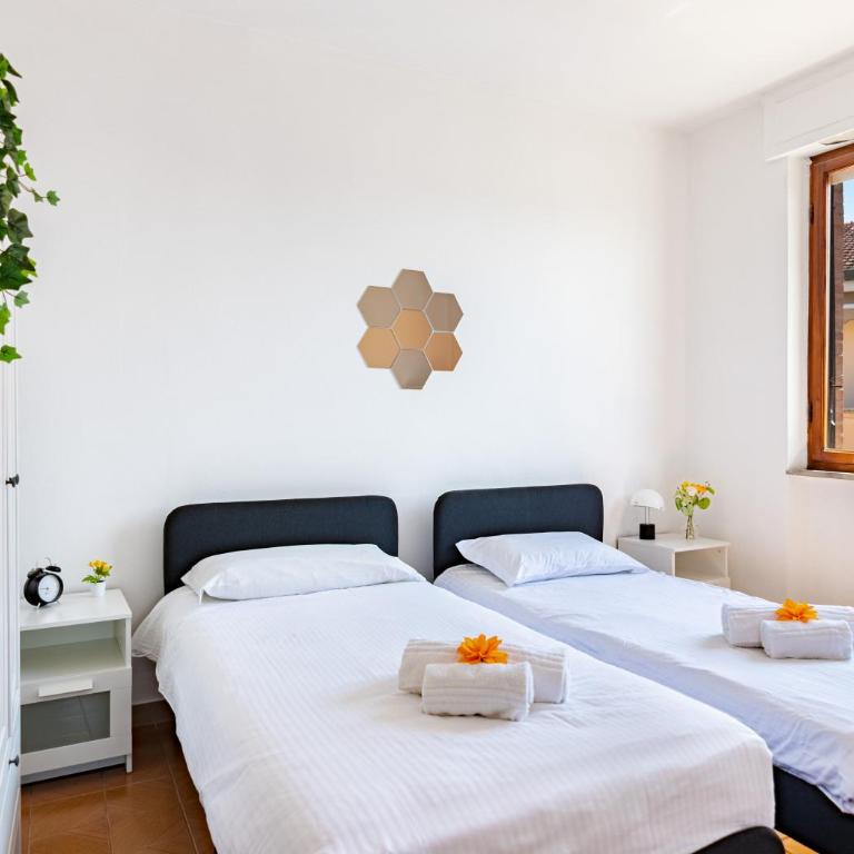 lnd 15- Attico 2 camere balcone parcheggi gratis ascensore - Appartamento con 1 Camera da Letto - 2