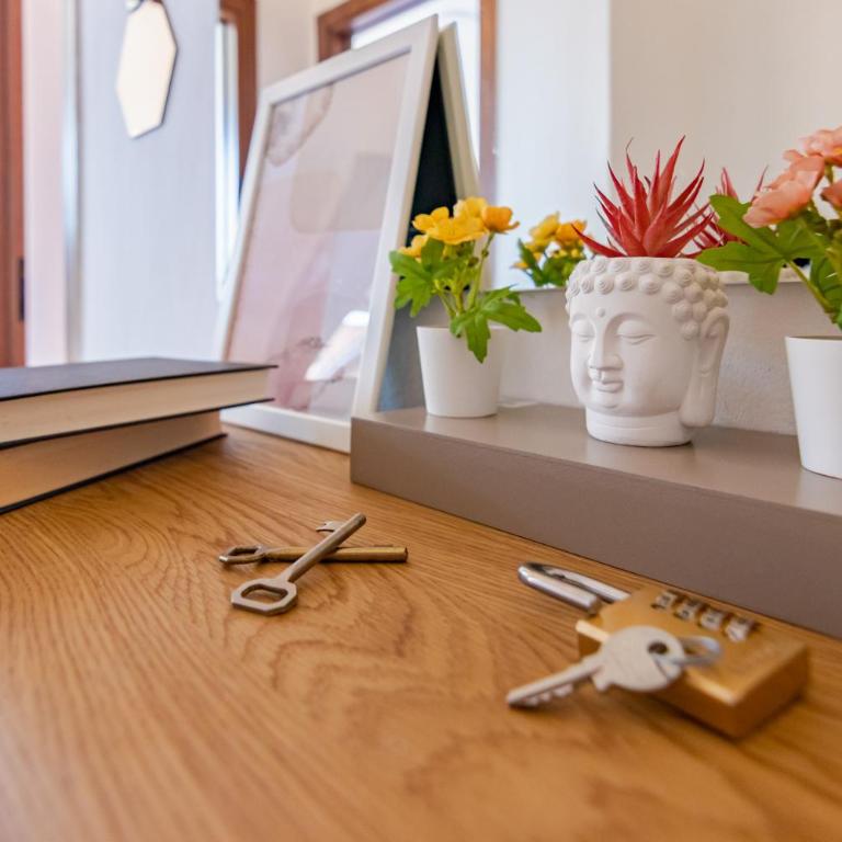 lnd 15- Attico 2 camere balcone parcheggi gratis ascensore - Appartamento con 1 Camera da Letto - 10