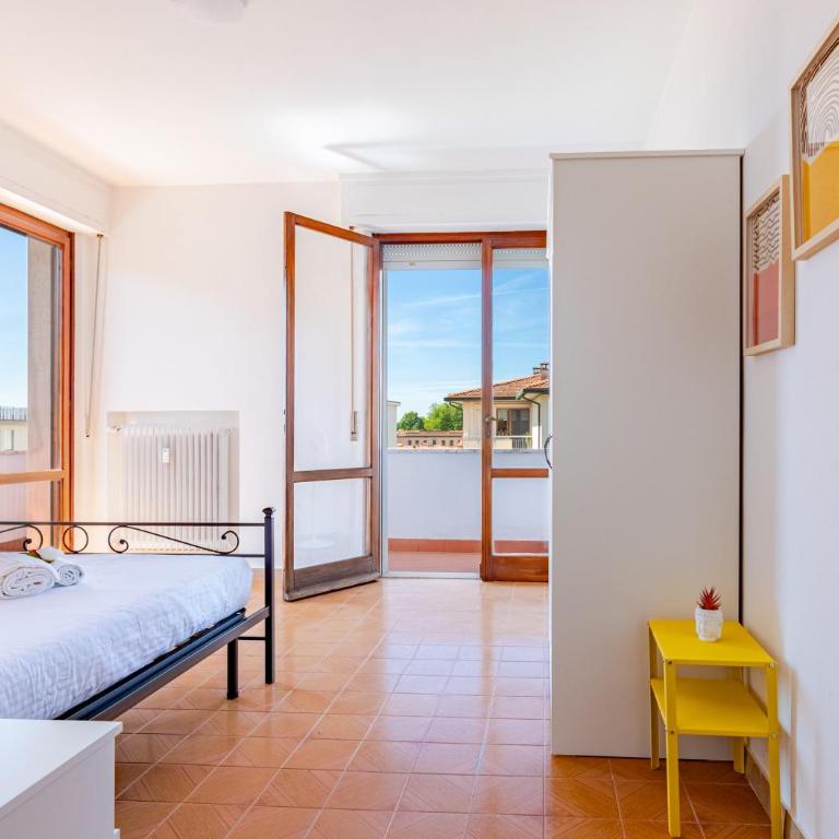 lnd 15- Attico 2 camere balcone parcheggi gratis ascensore - Appartamento con 1 Camera da Letto - 4